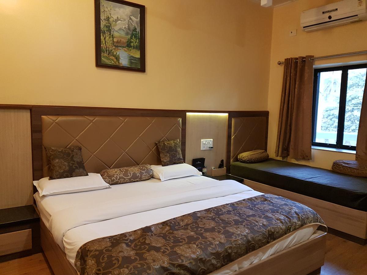 Hotel Savera Palace Mount Abu Exterior foto