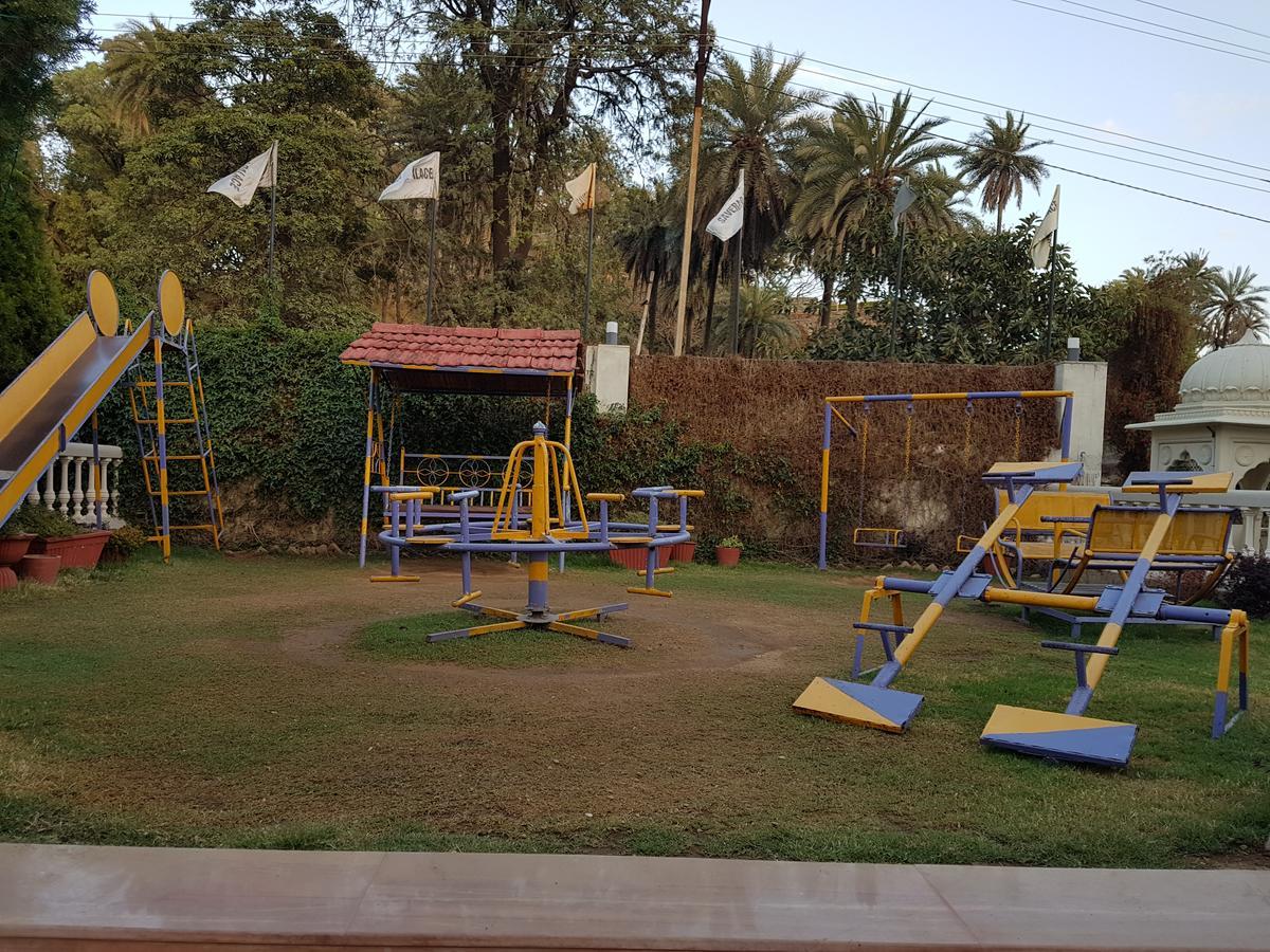 Hotel Savera Palace Mount Abu Exterior foto