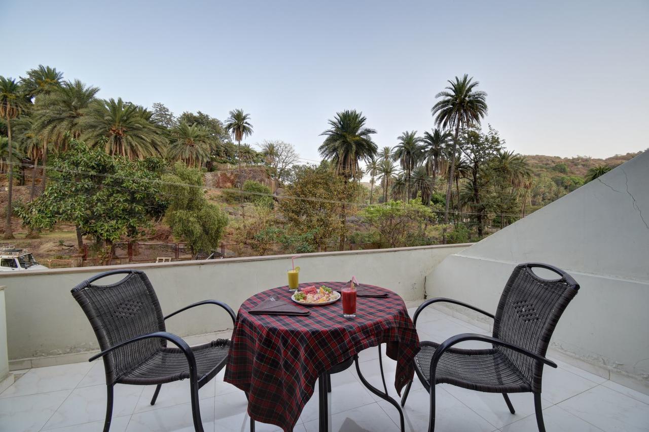 Hotel Savera Palace Mount Abu Exterior foto