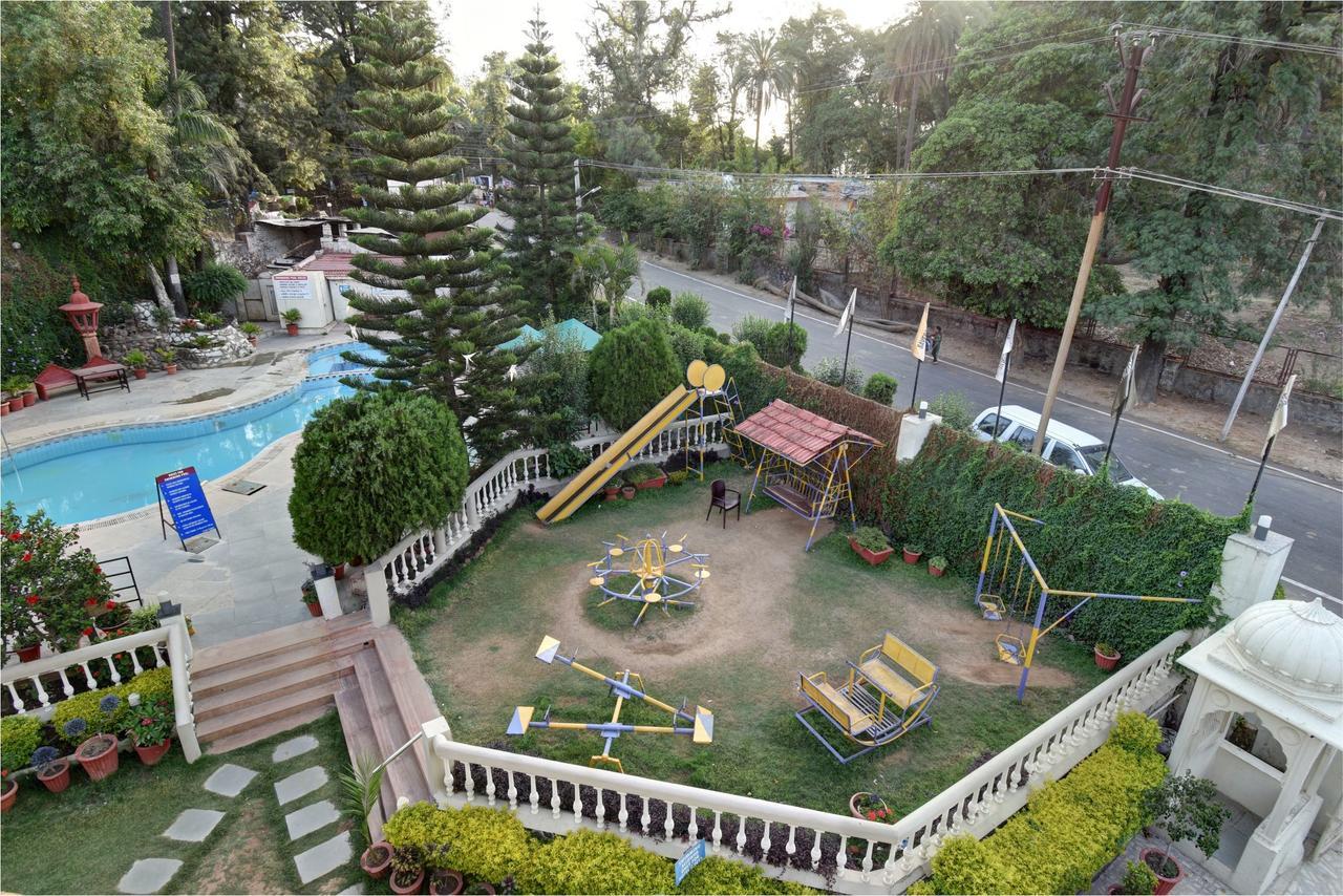 Hotel Savera Palace Mount Abu Exterior foto