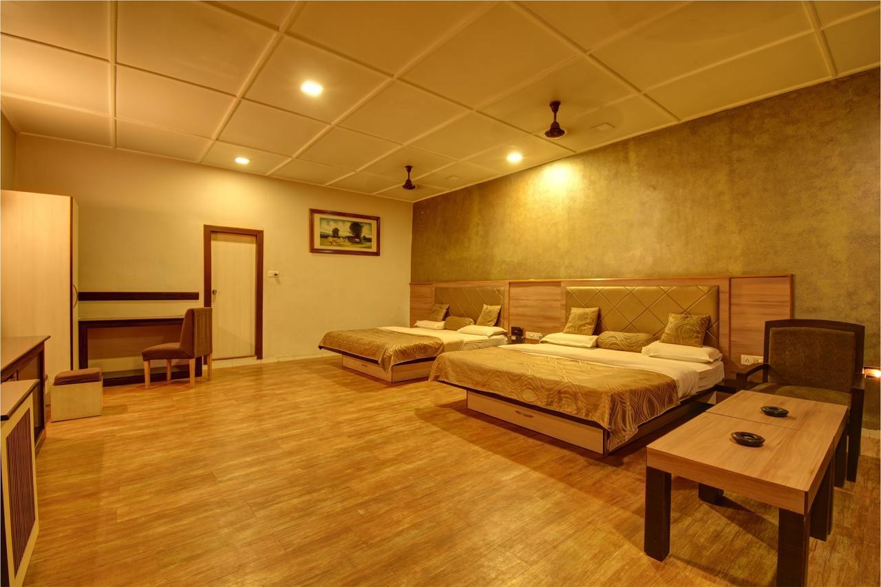 Hotel Savera Palace Mount Abu Exterior foto